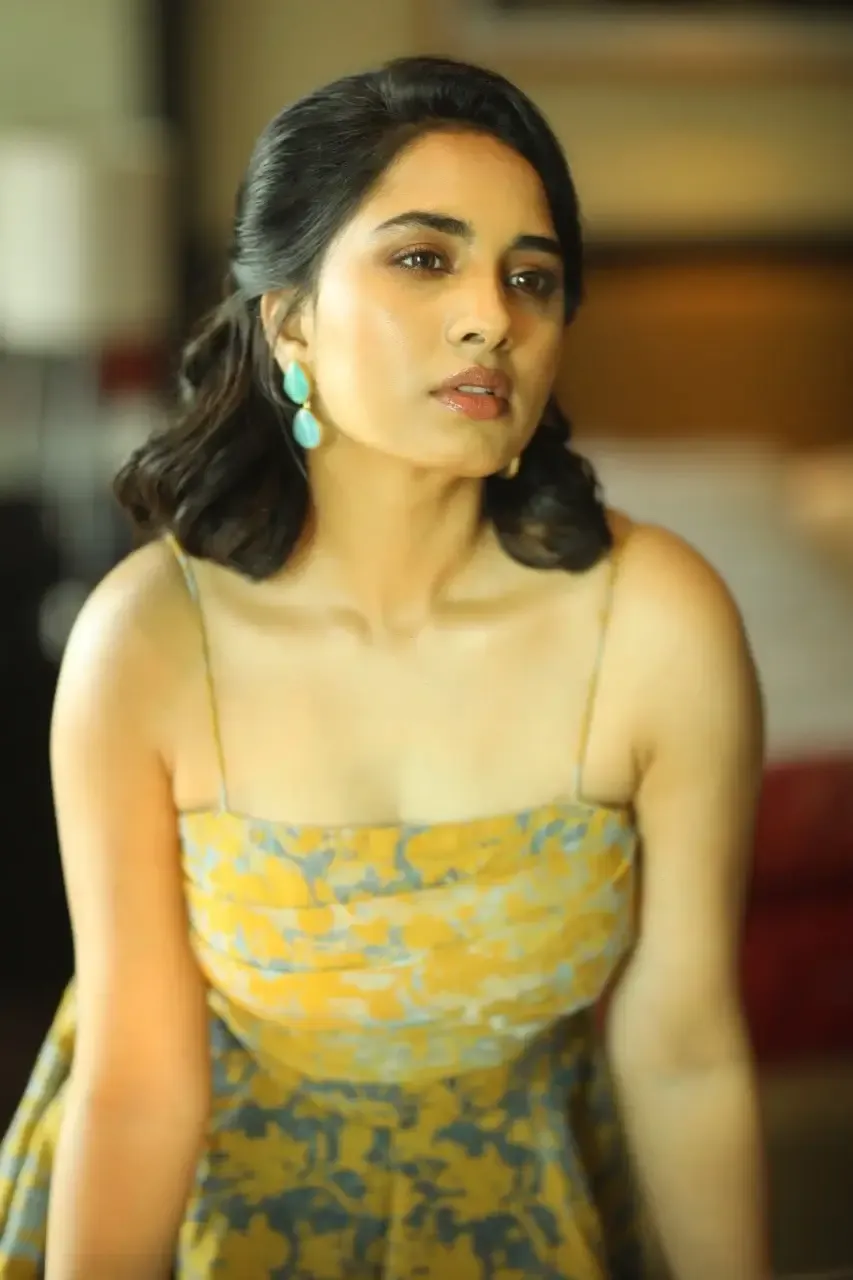 BEAUTIFUL INDIAN ACTRESS SRUSHTI DANGE IN LEMON YELLOW SKIRT